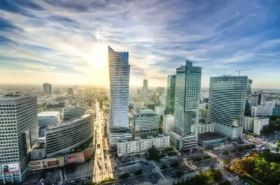 Warszawa się rozwija: branże, w które warto zainwestować